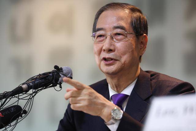 한덕수 전 국무총리가 7일 서울 중구 한국프레스센터에서 열린 서울외신기자클럽 초청 기자간담회를 갖고 있다. 국회사진기자단