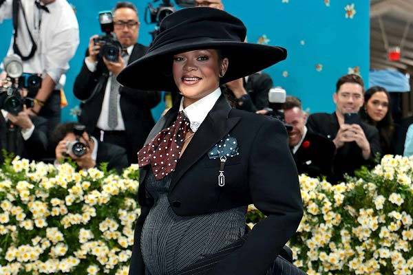 임신 중 ‘2025 멧 갈라’ 행사에​ 참석한 리한나/사진=피플