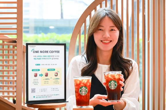 스타벅스 코리아가 지난달 23일 '원 모어 커피' 프로그램을 정식 론칭한 후 일주일간 재방문 고객의 빈도가 크게 늘어난 것으로 나타났다고 밝혔다. [사진=스타벅스]