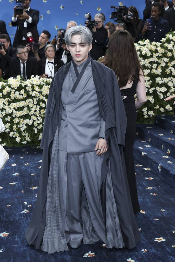 5일(현지시간) 뉴욕 메트 갈라에 등장한 에스쿱스. EPA=연합뉴스