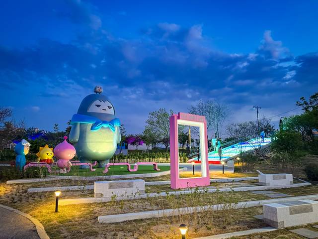 ▲ 동해시 전천 수변 공간 일부가 캐릭터 공원으로 새단장했다.