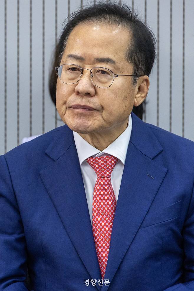 국민의힘 대선 경선 결선 진출자를 발표하는 지난달 29일 서울 여의도 국민의힘 중앙당사에서 홍준표 당시 후보가 결과를 기다리고 있다. 국회사진기자단