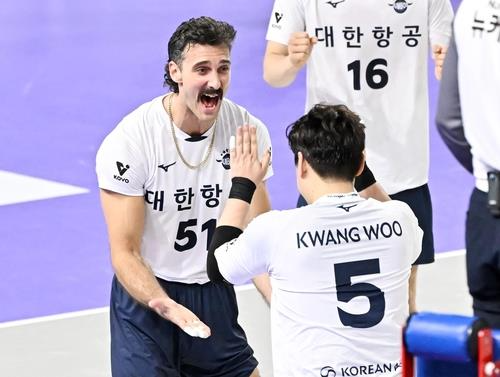 대한항공의 외국인 선수로 뛰었던 카일 러셀(왼쪽). 사진[연합뉴스]