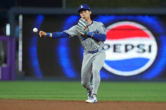 수비하는 김혜성. 사진[AP=연합뉴스 자료사진]