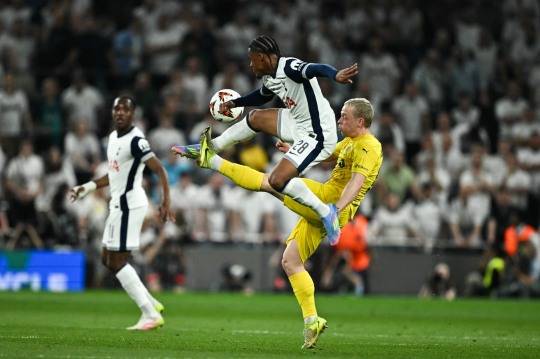 보되/글림트와의 UEL 4강 1차전에서 솔란케(가운데)의 골 세리머니 모습. 사진[AP=연합뉴스]