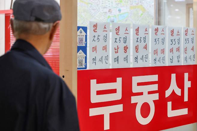 전월세 계약 신고제(주택 임대차 계약 신고제)가 6월부터 시행된다. 사진은 서울시내 한 공인중개업소. /사진=뉴스1