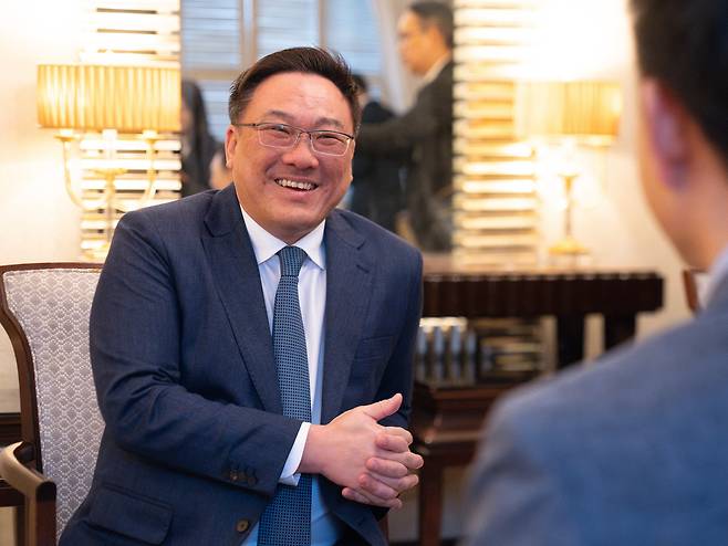 줄라푼 아모른비밧 태국 재무부 장관보가 지난달 23일 서울 중구 롯데호텔에서 헤럴드경제와 인터뷰를 하고 있다. 그는 “방콕을 아세안 지역을 아우르는 금융 중심지로 육성하기 위해 과감한 정책 전환을 추진 중”이라며 “한국 등 해외 투자자들이 아세안 시장에 접근할 때 다양한 정보와 기회를 얻는 데 큰 도움이 될 것”이라고 말했다.  정경수 기자