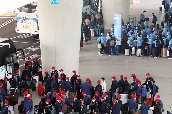 인천공항 통해 입국한 외국인 노동자들. 연합뉴스