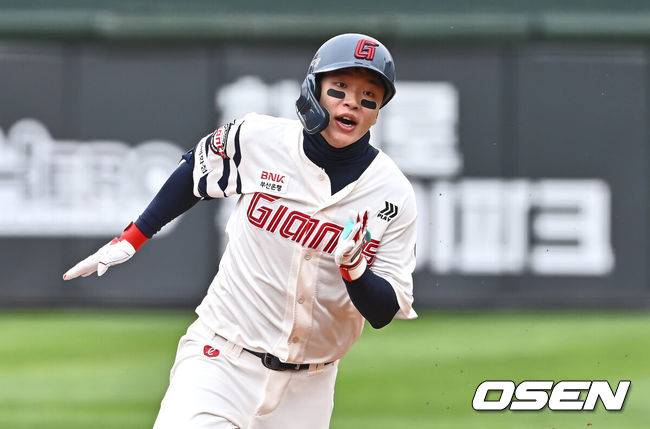 [OSEN=부산, 이석우 기자] 롯데 자이언츠 이호준 / foto0307@osen.co.kr