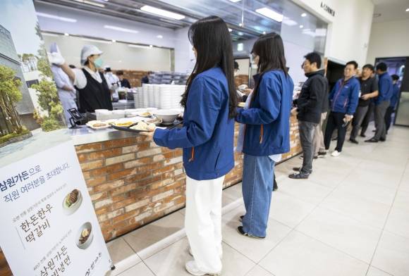 호반파크 사내 식당의  ‘맛집 브랜드 데이’ 모습. 호반호텔앤리조트 제공.