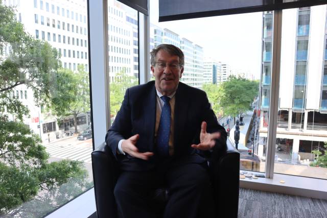 스콧 스나이더 한미경제연구소(KEI) 소장이 워싱턴 KEI 사무소에서 서울경제신문과 인터뷰하고 있다./이태규 워싱턴 특파원