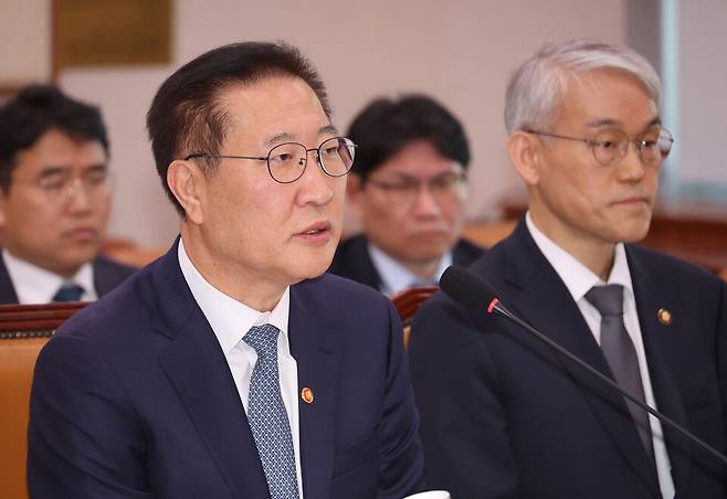 4월30일 서울 여의도 국회에서 열린 법제사법위원회 전체회의에서 박성재 법무부 장관이 의원 질의에 답하고 있다. ⓒ 연합뉴스