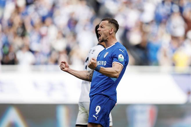 이번 시즌 K리그2 수원 삼성으로 이적한 일류첸코