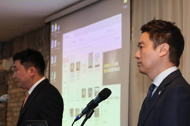 7일 서울 강남구 한 공유오피스에서 고 김새론 유족의 법률대리인인 부지석 변호사와 가로세로연구소 대표 김세의씨가 입장문을 발표하고 있다.연합뉴스.