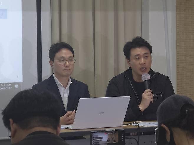 유튜버 연예뒤통령 이진호(왼쪽)과 장사의 신 은현장