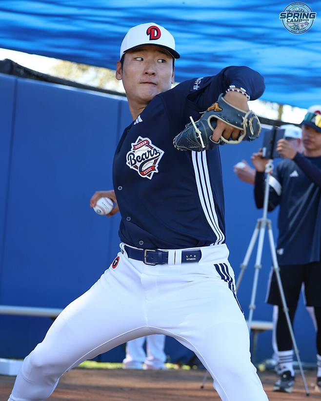 ▲ 국가대표 우완 곽빈은 내복사근 부상으로 두산 선발 로테이션에서 빠져 있다. 6일 이천 베어스파크에서 불펜 42구를 던졌고, 이어 9일에는 투구 수를 늘려 컨디션을 끌어올릴 계획이다. ⓒ두산베어스