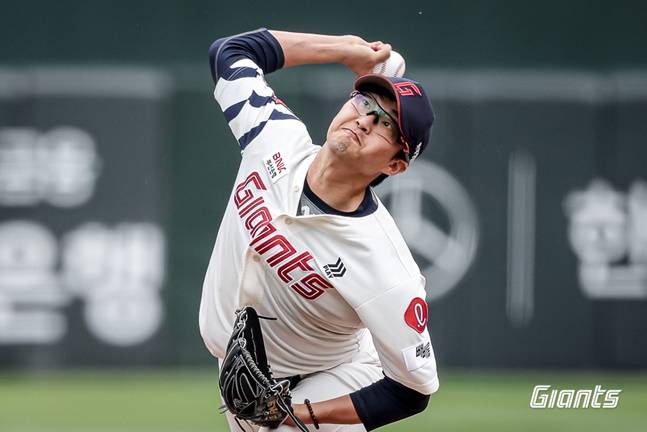 롯데 박세웅이 6일 사직 SSG전에서 투구하고 있다. /사진=롯데 자이언츠 제공