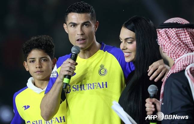 (왼쪽부터) 크리스티아누 호날두 주니어, 호날두, 조지나 로드리게스. /AFPBBNews=뉴스1