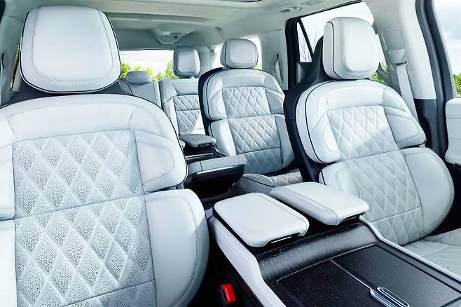 링컨 네비게이터 실내