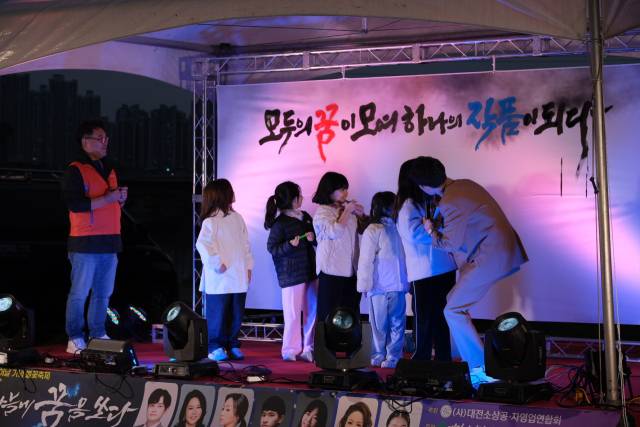 지난 5일 정림동 서구국민체육센터 수변공원에서 진행된 '제4회 어린이날 기념 불꽃 축제 – 밤하늘에 꿈을 쏘다' 행사사진.(사)대전소상공·자영업연합회 제공