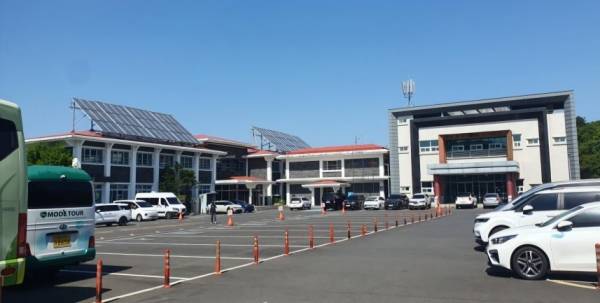 2019년부터 현재까지 6년째 운영을 중단한 제주시 구좌읍 평대리 소재 비자림청소년수련원 전경.