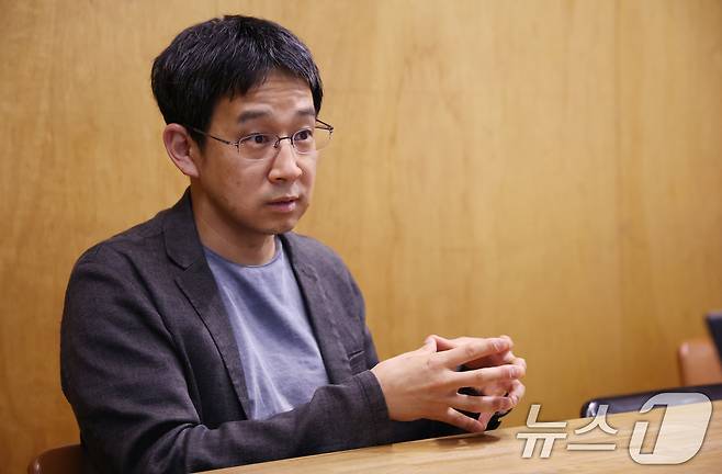 김주진 기후솔루션 대표는 "송·배전망과 전력생산·판매를 국가가 소유하고 독점할수록 새롭고 혁신적인 전력 기술이 들어오지 못하는 현상이 생긴다"고 지적했다. ⓒ News1 김명섭 기자