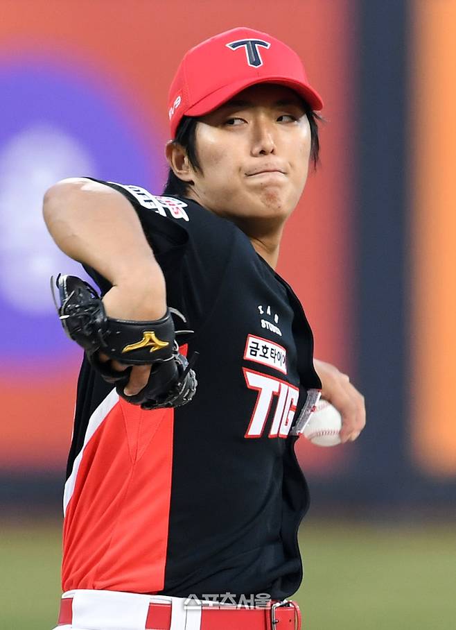 KIA 이의리가 수원케이티위즈파크에서 열린 2024 KBO리그 KT전에 선발로 나서 역투하고 있다. 수원 | 박진업 기자 upandup@sportsseoul.com