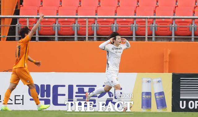 ‘하나은행 K리그1 2025’ 12라운드 MVP 영예를 차지한 프로축구 강원FC 미드필더 이지호./K리그