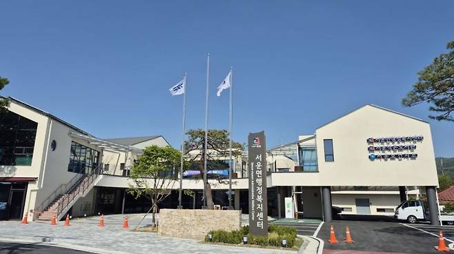 오는 12일부터 행정 업무를 시작하는 안성시 서운면 행정복지센처 신청사 전경. 안성시 제공