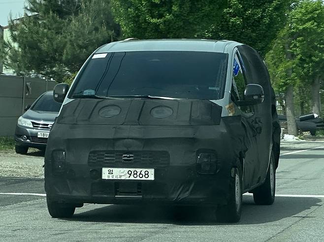 현대차 스타리아 페이스리프트 스파이샷(출처: 오토스파이넷)