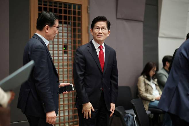 김문수 후보는 8일 오전 "정당한 후보를 끌어내리려는 작업"이라며 단일화 거부를 선언했다
