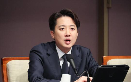 이준석 개혁신당 대선 후보가 30일 서울 중구 한국프레스센터에서 열린 관훈토론회에서 발언하고 있다. 연합뉴스