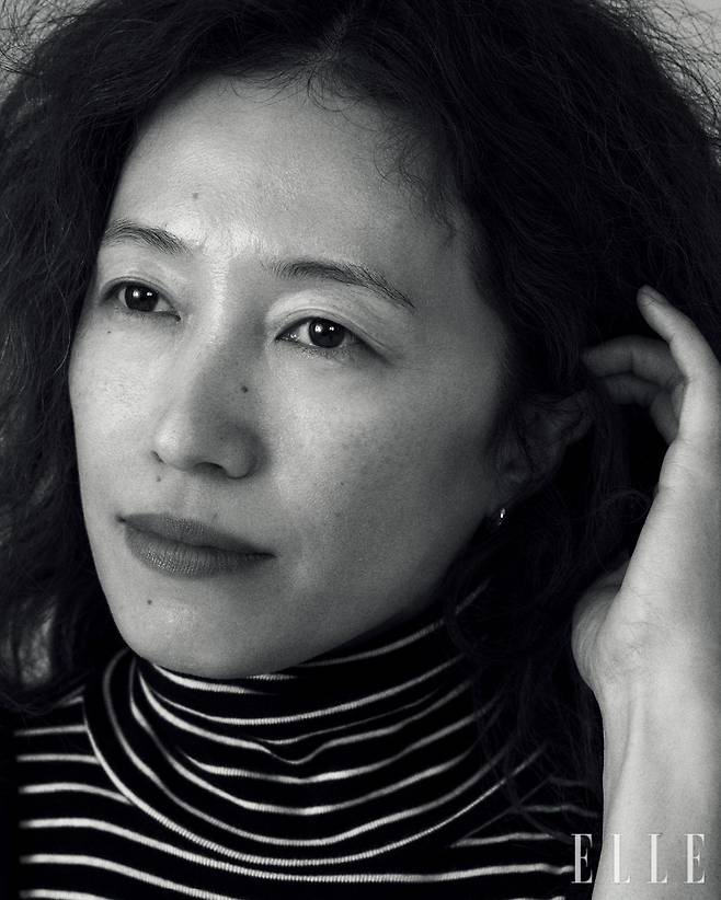 정수윤 1979년생. 번역가. 역서로 다자이 오사무 전집 〈만년〉 〈인간 실격〉, 나쓰메 소세키 〈도련님〉, 미야자와 겐지 〈은하철도의 밤〉, 저서로 〈파도의 아이들〉 〈날마다 고독한 날〉 등이 있다.