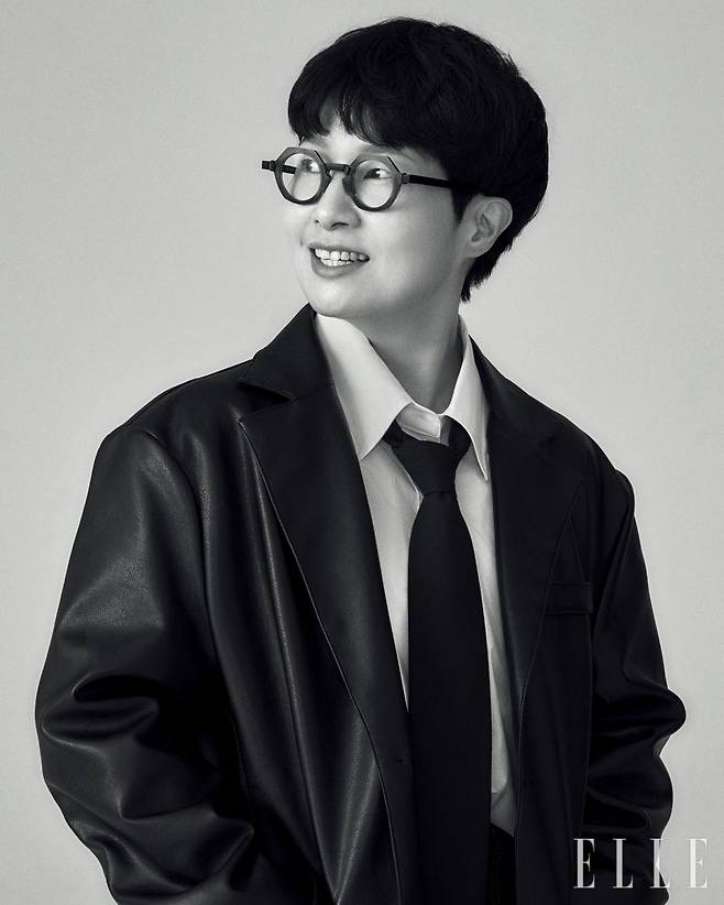 김하나 1976년생. 읽고 쓰고 듣고 말하는 사람. 〈금빛 종소리〉 〈말하기를 말하기〉, 〈여자 둘이 살고 있습니다〉(공저) 등을 썼고, 팟캐스트 〈여둘톡: 여자 둘이 토크하고 있습니다〉를 진행한다.