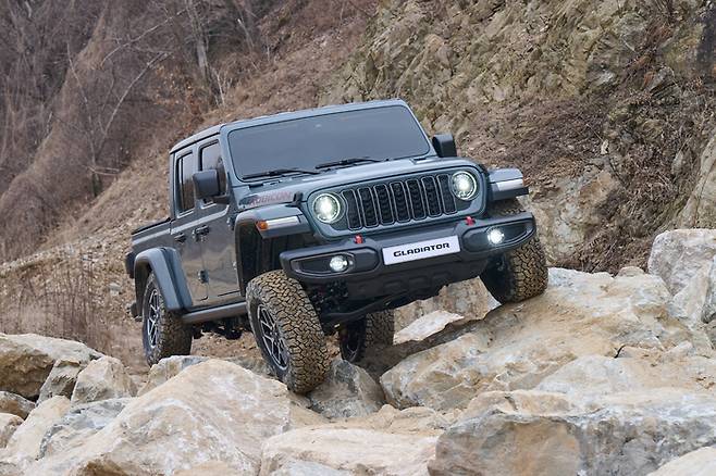 지프 뉴 글래디에이터.