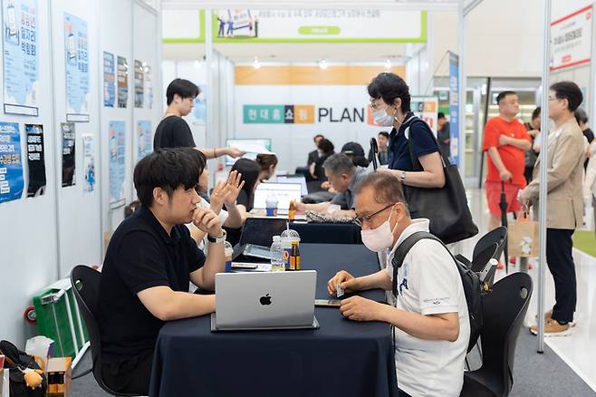 지난해 서울시 중장년 일자리박람회 기업부스 모습