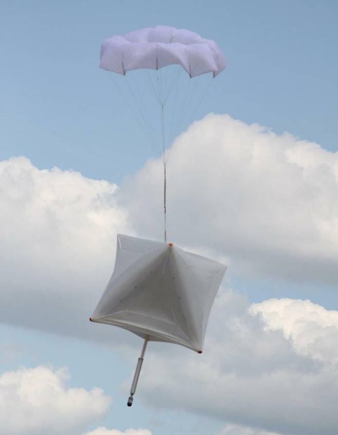 8일 방사청은 코너 리플렉터 기만체를 공개했다. 코너 리플렉터는 함정의 모서리 부분을 모사해 불규칙한 전파 반사 신호를 높게 형성하는 반사체다. 방사청 제공