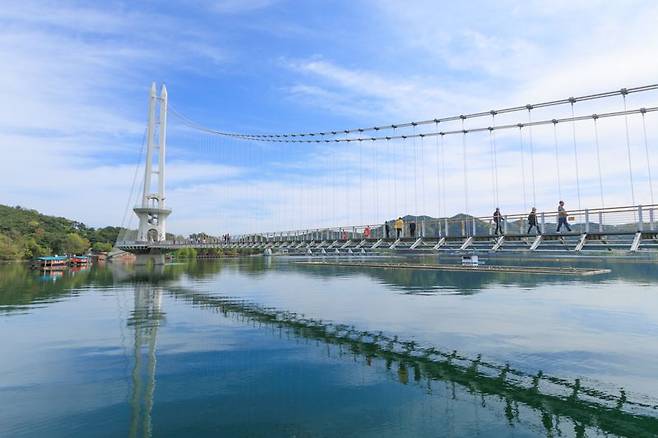 예당호 출렁다리