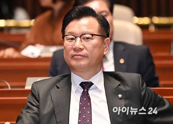 이양수 국민의힘 사무총장이 7일 오후 서울 여의도 국회에서 열린 의원총회에 참석하고 있다. [사진=곽영래 기자]