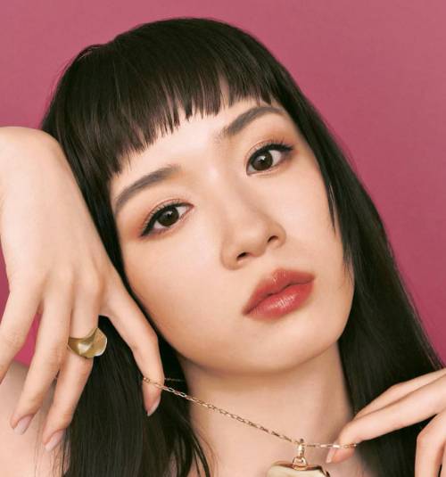 최근 일본 인기 여배우 나가노 메이가 유부남 배우 다나카 케이와 교제한다는 의혹이 제기된 가운데 두 사람이 주고받은 것으로 추정되는 모바일 메신저 내용이 공개됐다. 사진은 나가노 메이. [사진=나가노 메이 인스타그램]