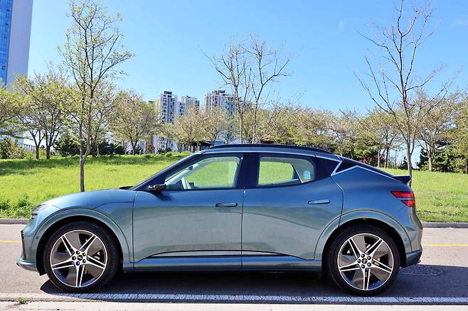 제네시스 GV60 부분변경 모델 측면부 / 출처=IT동아