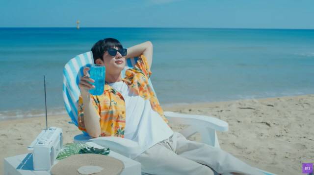 ▲ 방탄소년단 진(Jin) ‘슈퍼참치’ 뮤직비디오 갈무리