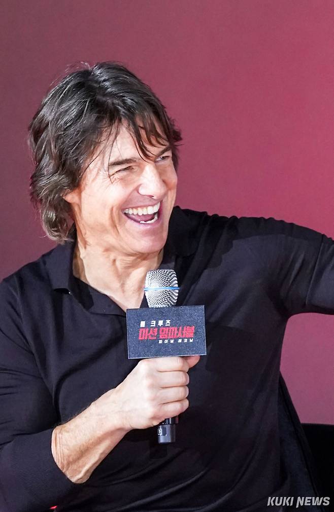 배우 톰 크루즈가 8일 서울 방이동 롯데시네마 월드타워에서 열린 영화 ‘미션 임파서블: 파이널 레코닝’(이하 ‘미션 임파서블 8’) 프레스 컨퍼런스에 참석해 질의응답을 진행하고 있다. 유희태 기자