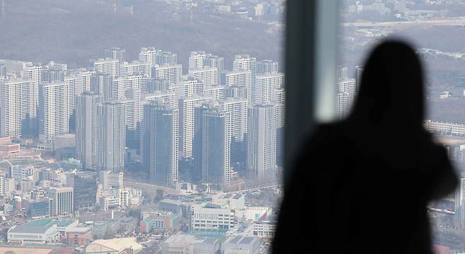 서울 송파구 롯데월드타워에서 바라본 강남 아파트 단지 모습. [사진 = 뉴스1]