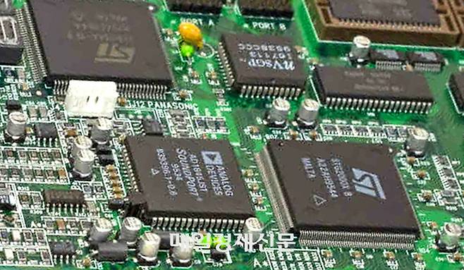 엔비디아 AI 칩 성공 신화의 출발점인 1990년대 칩셋. <사진=매경DB>