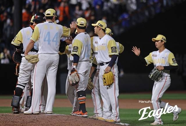 20년 만에 9연승을 달린 한화 선수단. 사진=한화 제공