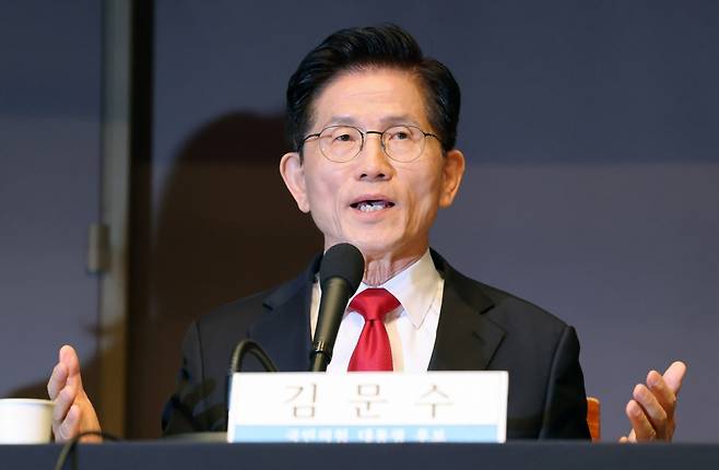 (서울=뉴스1) 박세연 기자 = 김문수 국민의힘 대선 후보가 8일 서울 중구 프레스센터에서 열린 관훈클럽 토론에 참석해 단일화 관련 질의에 답하고 있다.  2025.5.8/뉴스1  Copyright (C) 뉴스1. All rights reserved. 무단 전재 및 재배포,  AI학습 이용 금지. /사진=(서울=뉴스1) 박세연 기자