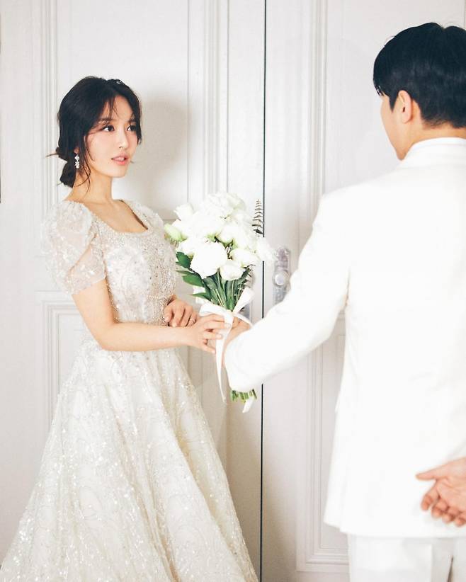 AOA 도화(개명 전 찬미)가 오는 6월 결혼식을 올린다. 도화는 예비신랑을 곧 공개하겠다고 밝혔다. /사진=인스타그램 갈무리