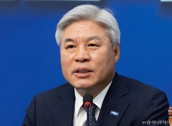 (서울=뉴스1) 이재명 기자 = 서왕진 조국혁신당 신임 원내대표가 8일 오전 서울 여의도 국회에서 열린 최고위원회의에서 발언을 하고 있다. 2025.5.8/뉴스1  Copyright (C) 뉴스1. All rights reserved. 무단 전재 및 재배포,  AI학습 이용 금지. /사진=(서울=뉴스1) 이재명 기자