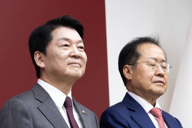 사진은 지난달 29일 국민의힘 3차 경선 진출에서 탈락한 홍준표 전 대구시장(오른쪽)과 안철수 국민의힘 의원. /사진=뉴스1(국회사진취재단)
